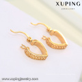 92207 xuping china al por mayor de lujo personalizado joyería de las mujeres coloridas del corazón del amor 18k chapado en oro pendiente de aro